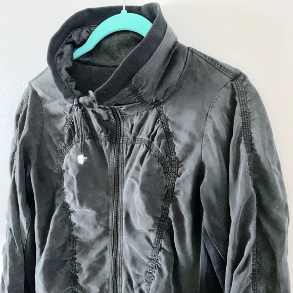 Lululemon Ruched Reversible Jacket 4 - Picture 2 of 8